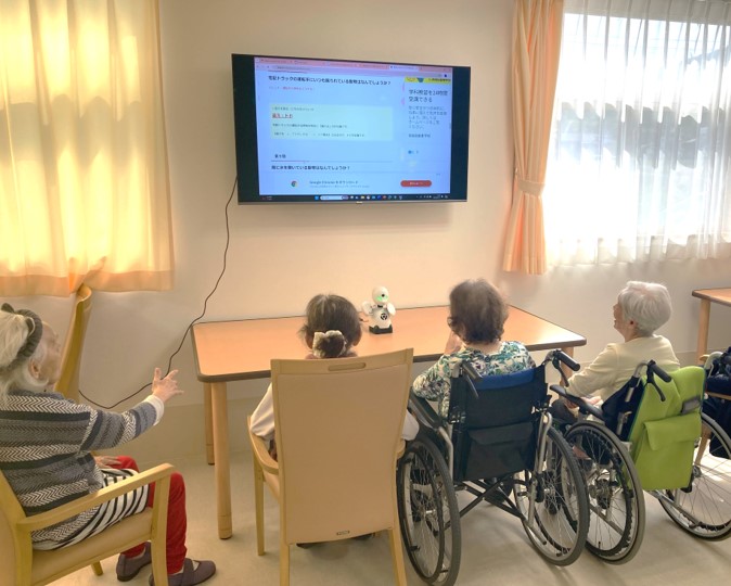 オリィ研究所とシューペルブリアン高齢者施設において分身ロボットOriHimeを活用した実証実験を実施 | PRESS ROOM ...